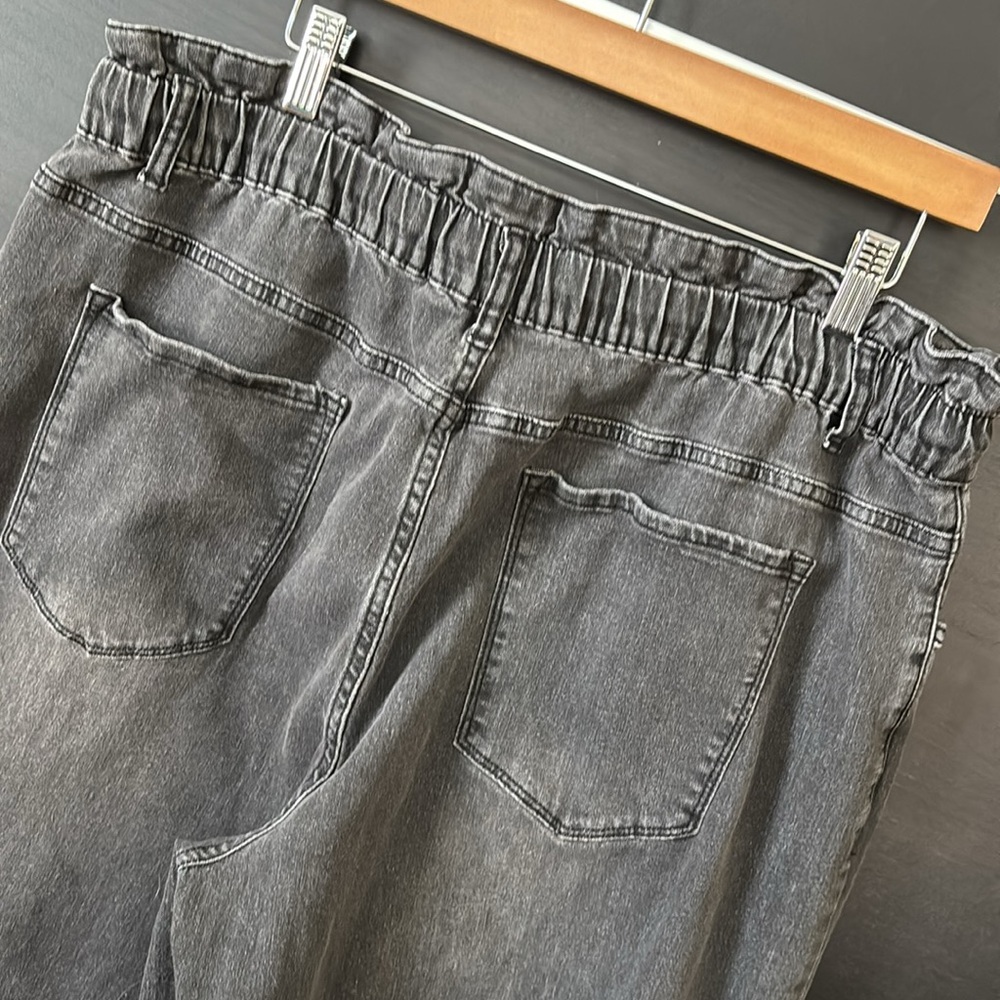 Women's Black High Rise Wide Leg Jeans - Picture 7 of 13